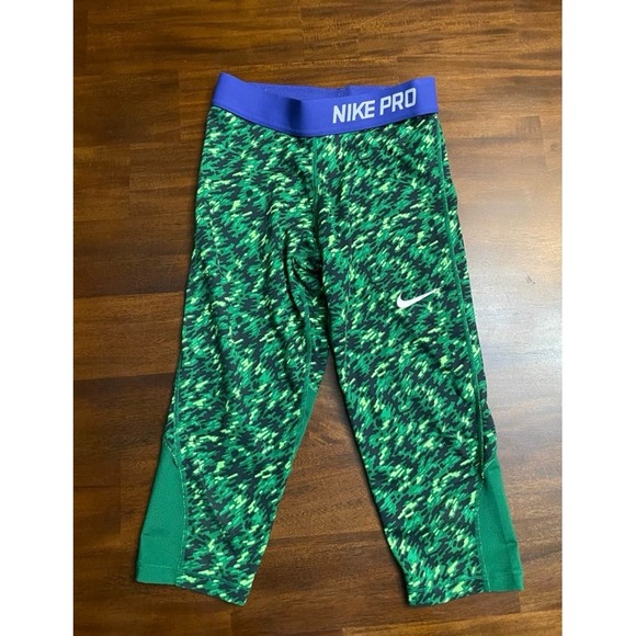 Nike‎ Pro girls green patterned capri length leggings youth medium - Picture 1 of 7